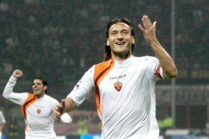 Totti là một trong những cầu thủ ghi được nhiều bàn thắng nhất trong lịch sử trận Roma đấu với Inter